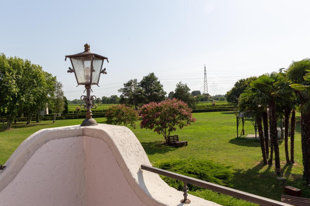 科蒙斯La Boatina住宿加早餐旅馆 外观 照片